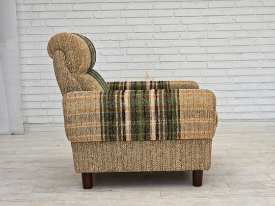 Image 1 of Fauteuil club danois des années 1980, par Nisbo Horsens, en laine d'ameublement.