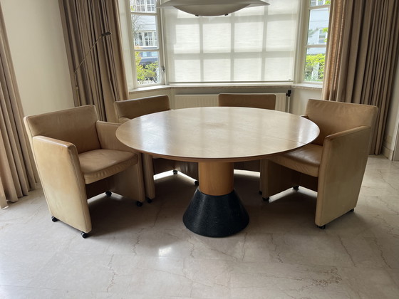 Image 1 of Arco balance tafel en 4 leren kuipstoelen 