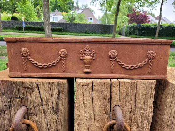 Rusty cast iron jardiniere planter, Plant pot, Brown, Vintage (photo 2 of 10)