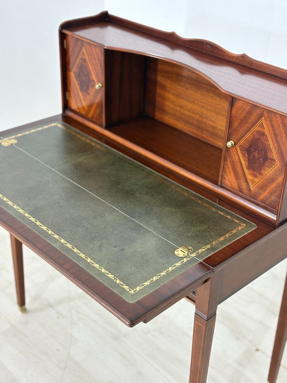 Secrétaire élégant de style Sheraton ancien avec plateau en cuir / Bureau des années 1960 / Secrétaire (photo 10 of 17)