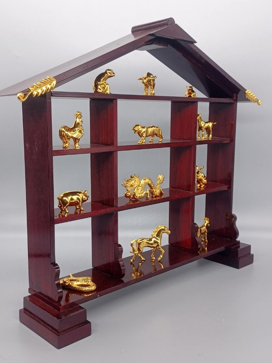 Image 1 of Vitrina con el signo del zodiaco chino estampado (chapado en oro de 24 quilates)
