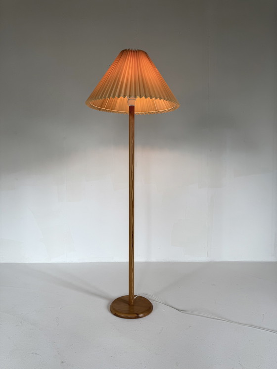 Image 1 of Lampadaire vintage avec abat-jour plissé années 70