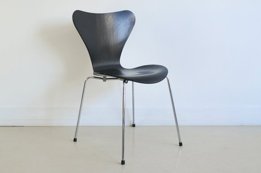 Mariposa negra Arne Jacobsen