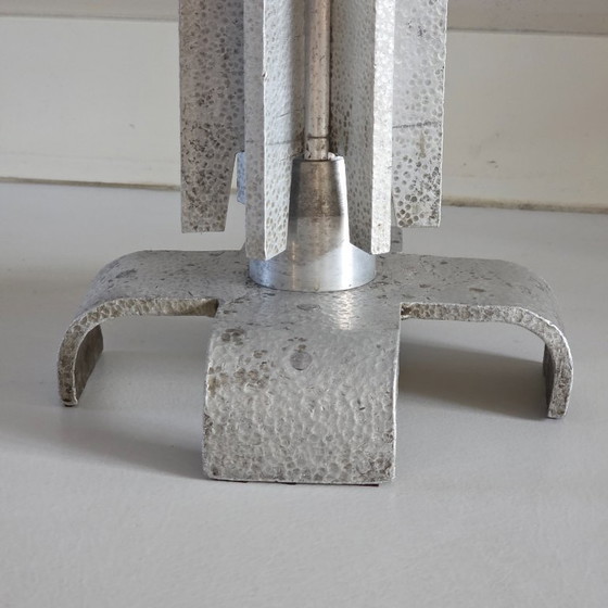 Image 1 of Set van 2 unieke grote vintage brutalistische aluminium kandelaars — toegeschreven aan Helmut Schluter — 7 kaarsen — Duitsland 