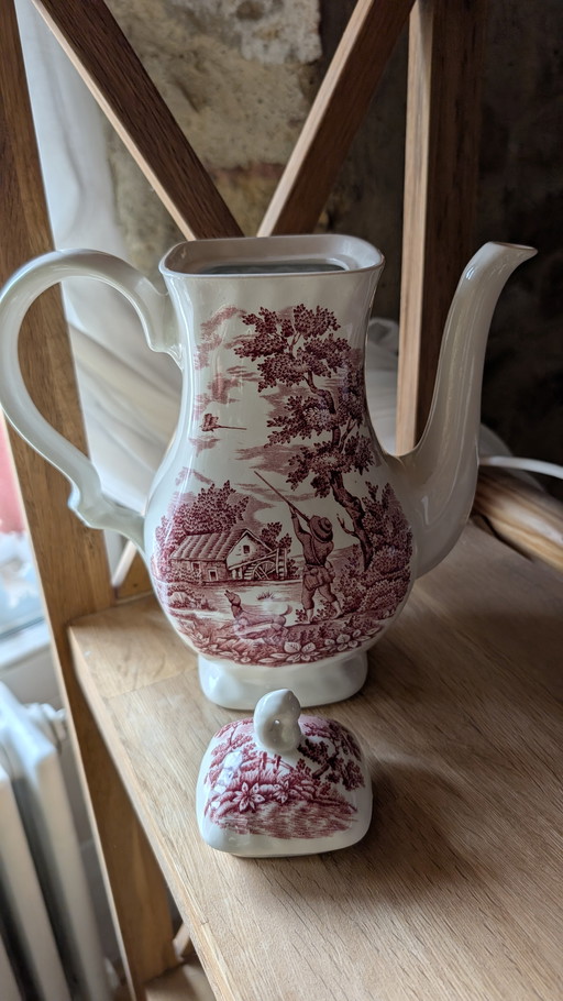 Vintage "The Hunter" teapot by Myott
Made in England