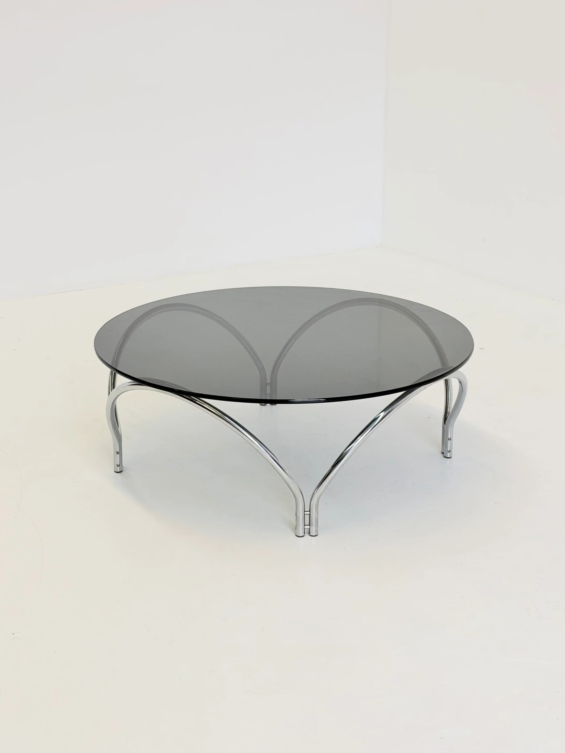 Second-hand Space Age Tables (248) | Whoppah