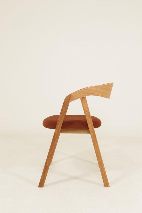 Image 1 of Moderne set van 6 eetkamerstoelen van natuurlijk eikenhout met terracotta bekleding.