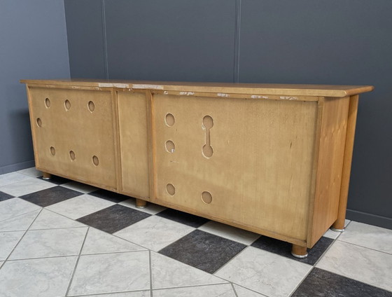 Image 1 of Grande credenza in vimini sintetico chiaro e cinghie di legno