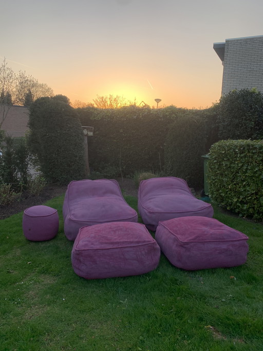 Flotteurs et poufs avec table d'appoint de Paola Lenti