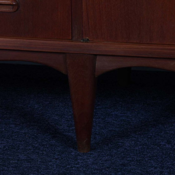 Image 1 of Groot vintage houten dressoir uit de jaren 60