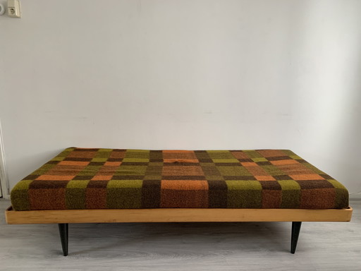 Sofá cama minimalista años 50