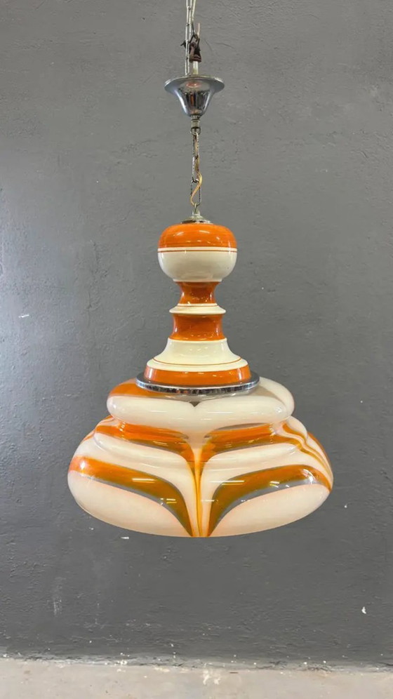 Image 1 of Italiaanse hanglamp van kunstglas, oranje en wit, handgeblazen kroonluchter, jaren 70