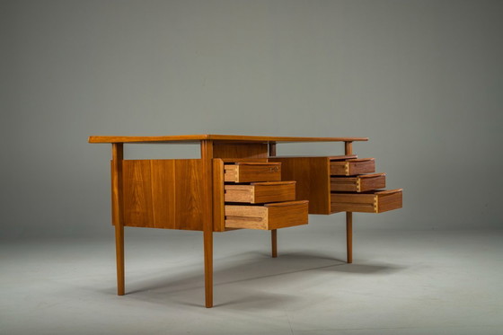 Image 1 of Dänischer Teakholz-Schreibtisch von Peter Lovig Nielsen für Hedensted Mobelfabrik, 1964