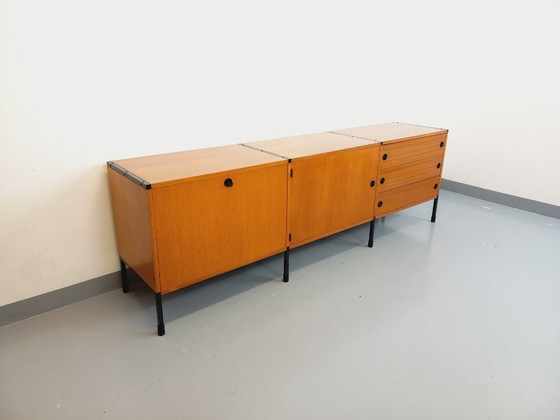 Image 1 of Groot laag vintage modernistisch ARP Minvielle dressoir van Guariche Mortier Motte in essenhout en zwart metaal uit de jaren 60