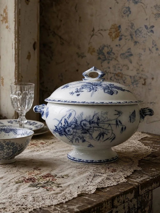 Sarreguemines Carmen fine earthenware soup tureen, blue decoration, 19th-20th century, Crockery, Porcelain (photo 2 of 12)