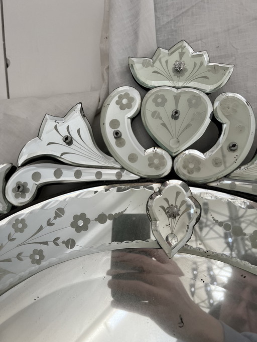 Venetian mirror in top state