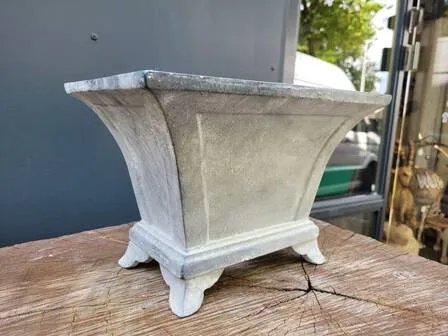 Gusseiserne Jardiniere grauer Pflanzkübel, Gusseisen, Vintage (Foto 3 von 6)