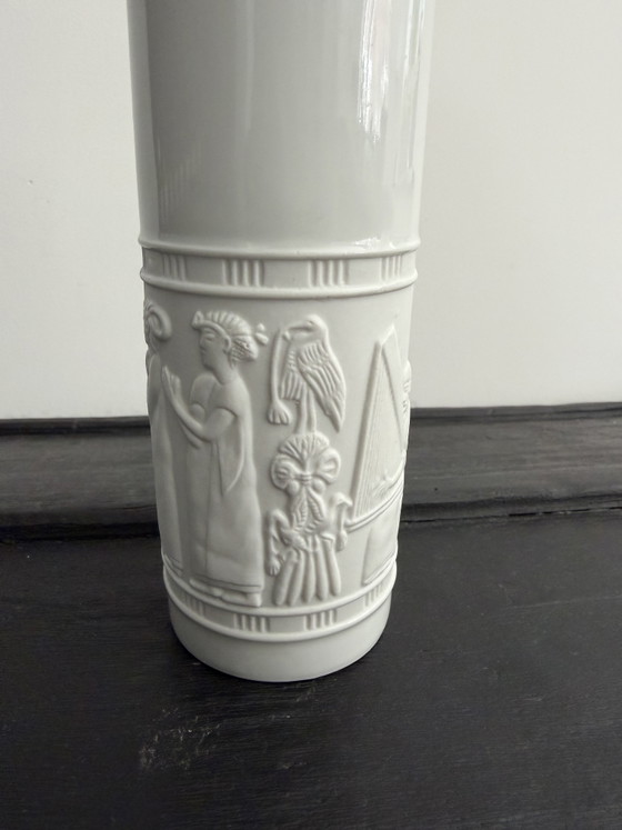 Special KPM Bavaria porcelain vase – “Konzert Im Alten Ägypten” – relief (model 1092/21) (photo 6 of 10)