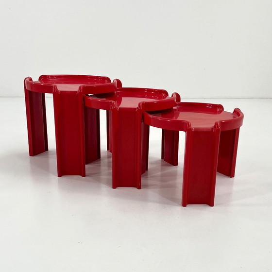 Image 1 of Ensemble de tables gigognes rouges de Giotto Stoppino pour Kartell, années 1970