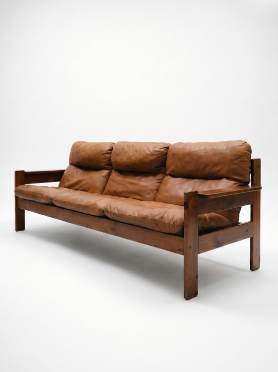 Image 1 of Vintage brutalistische bank en fauteuil in cognacbruin leer uit de jaren 60/70.