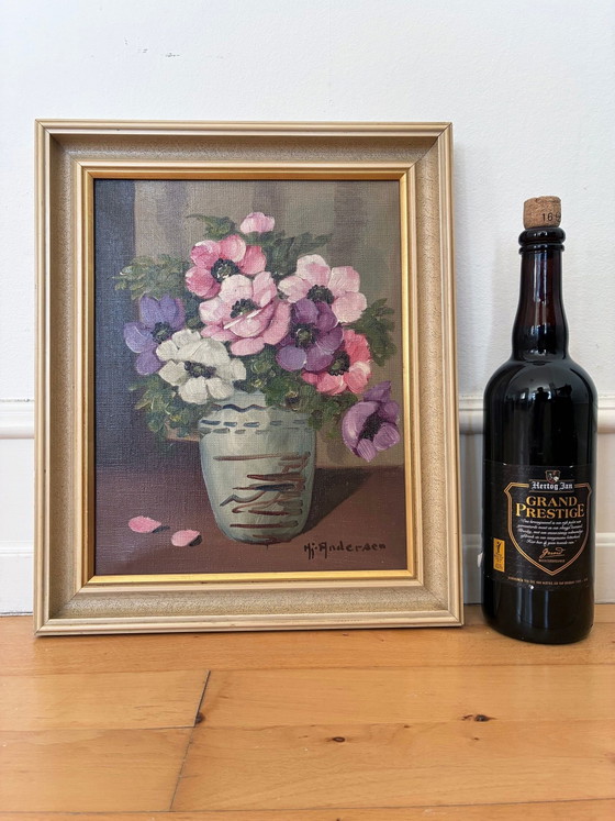 Image 1 of Vintage original flower oil painting, signed floral still life
