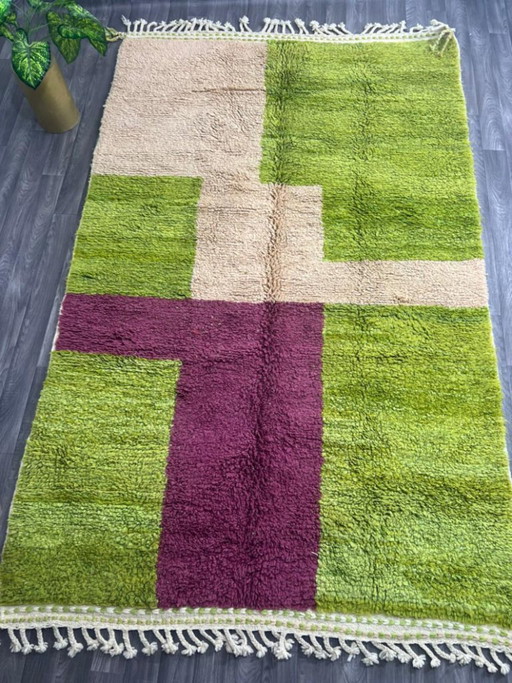 Alfombra marroquí verde a medida de 250 cm x 150 cm.