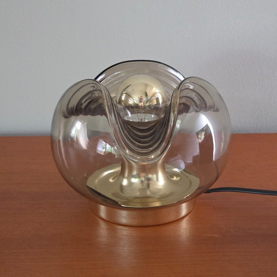 Image 1 of Vintage Space Age tafellamp – Peill & Putzler “Wave” / “Futura” – 1970s Duitsland – Rookglas en Metaal – Ø 22 cm. Space Age