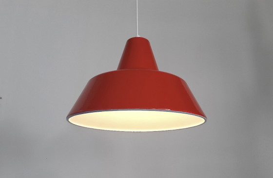 Image 1 of Louis Poulsen oranje emaille hanglamp, minimalistische industriële deense hanglamp, mid century modern eettafel lamp