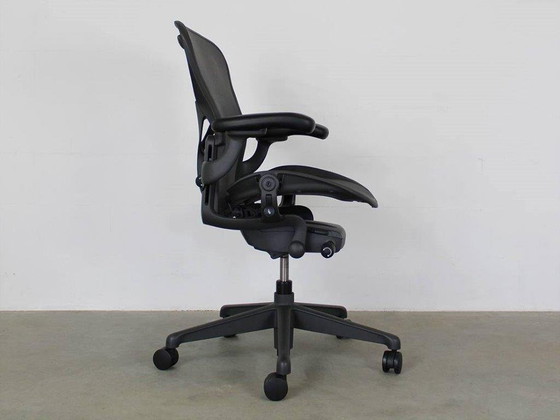Image 1 of Design rivisitato dell'Aeron C di Herman Miller, opera di Bill Stumpf.