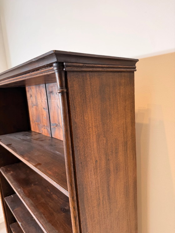 Image 1 of Antieke open boekenkast van massief hout
