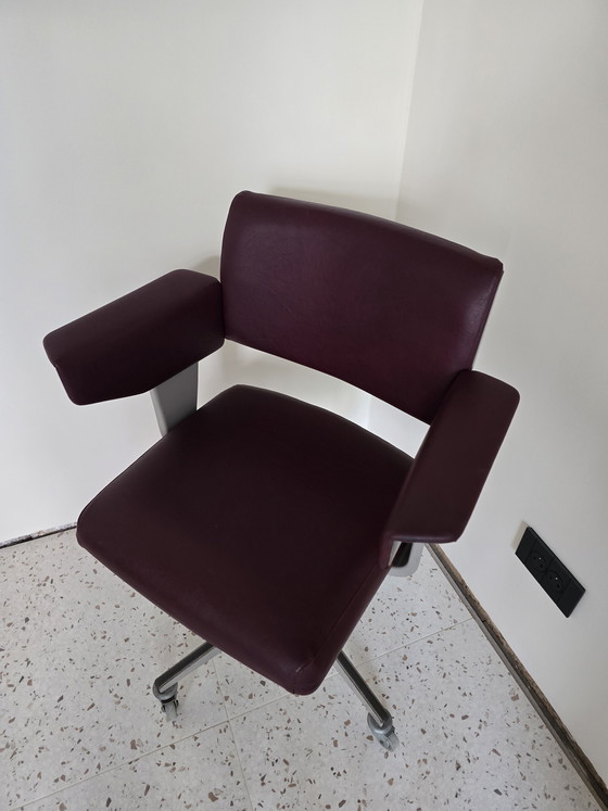 Image 1 of Nederlandse industriele (draai) bureaustoel door Friso Kramer, 1973