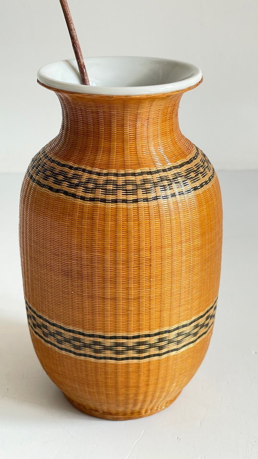 Vintage Vase aus gewebtem Bambus und feinem Porzellan