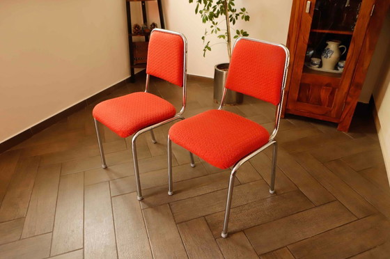 Image 1 of Paire de chaises rétro à structure chromée et tapisserie rouge