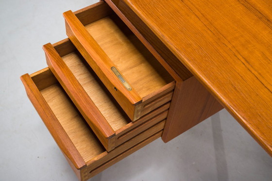 Image 1 of  Dänischer Teakholz-Schreibtisch von Peter Lovig Nielsen für Hedensted Mobelfabrik, 1972