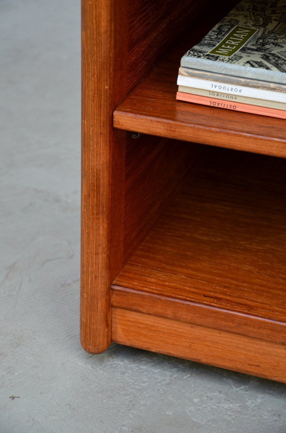 Image 1 of Tavolino audio vintage in teak, tavolino HiFi, tavolino laterale con ruote, anni '70