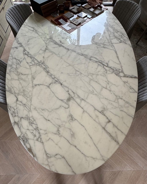 Knoll Saarinen 244 cm Calacatta plateau en marbre doré