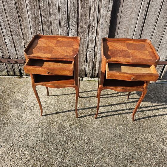 Image 1 of Coppia di comodini intarsiati francesi - 2 comodini in noce - Stile Luigi XV - anni '40
