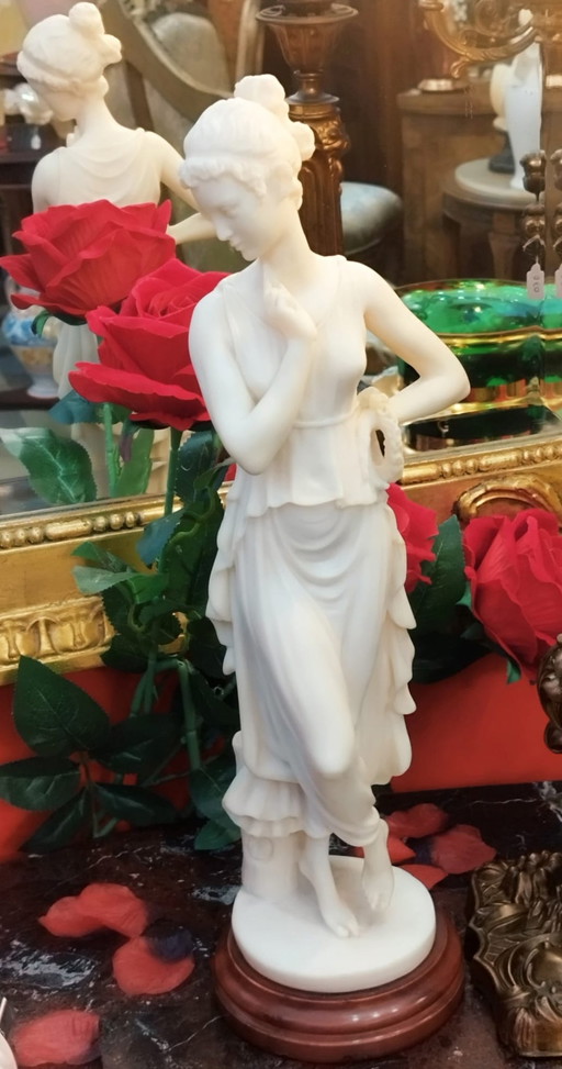 Statue der Tänzerin aus weißem Alabaster, 41 cm