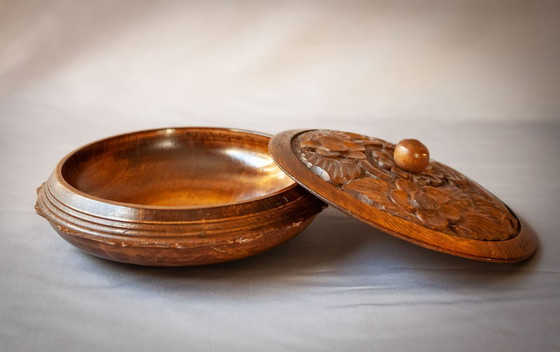 Image 1 of Antique French round wooden box, hand-carved with floral motifs. Diameter 18 cm by 7 cm high.