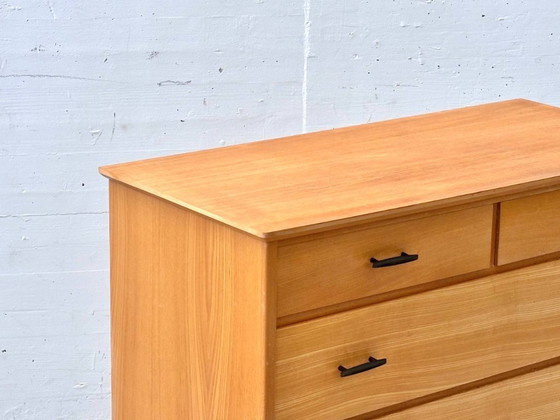 Image 1 of Commode van essenhout uit het midden van de vorige eeuw, jaren 60.