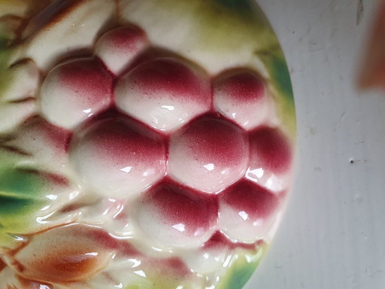 Image 1 of Te koop: Een schitterende, antieke fruitkom met deksel van de gerenommeerde Franse aardewerkfabriek Saint-Clément. Dit unieke st