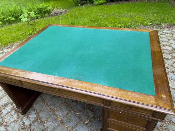 Image 1 of Scrivania da ministro/a per partner, 160x120 cm, mogano e rovere. 15 cassetti. Inglese.