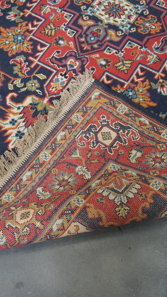Image 1 of Vintage Vloerkleed Met Rood En Donkerblauwe Kleuren 236x170cm