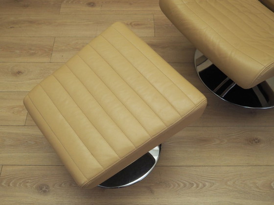 Image 1 of Conjunto de sillón y taburete Lounge, diseño danés, años 70, fabricación: BoConcept