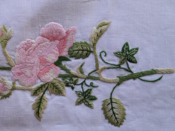Image 1 of Servizio da tavola Valombreuse Paris Haute Couture, con motivo rosa antico, giallo e verde.