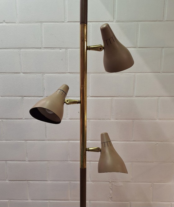 Image 1 of Lampadaire Lightolier de Gerald Thurston, style milieu du XXe siècle.