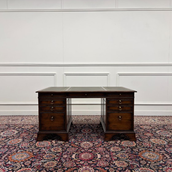 RAC Klassiek Engels Chesterfield Bureau – RAC Royal Antique Collection, Leather, Wood (photo 3 of 19)