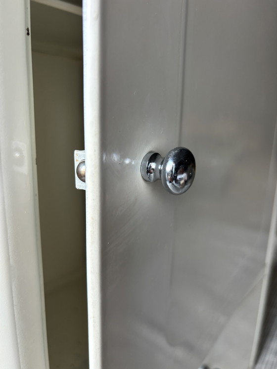 Image 1 of Armadietto dei medicinali in metallo vintage