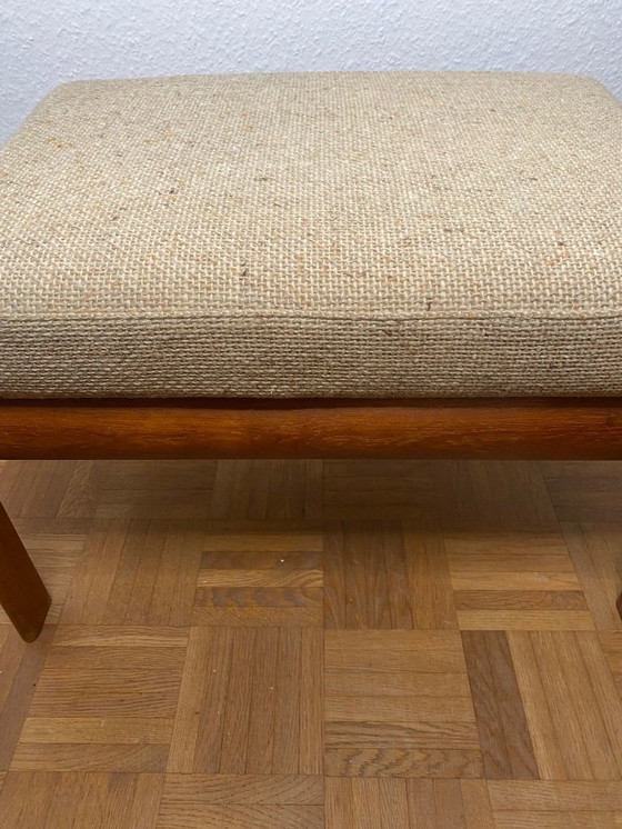 Image 1 of Cómodo sofá de 2 plazas con otomana