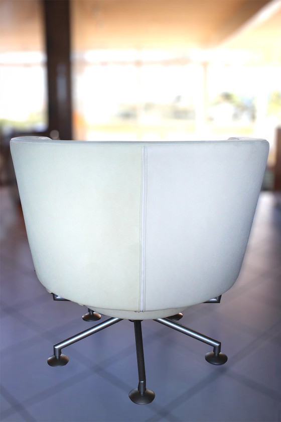 Image 1 of Set van designer stoelen en bijzettafel